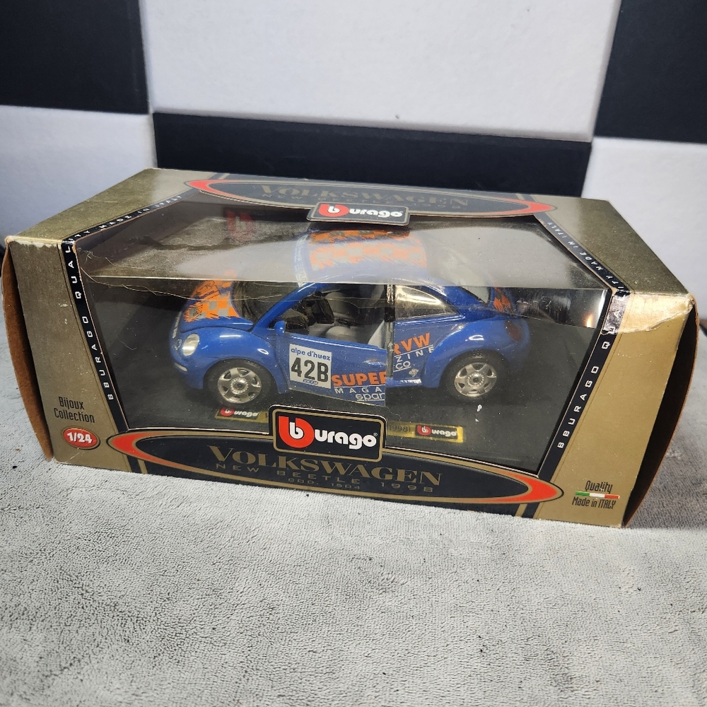 Burago - Volkswagen New Beetle (1998) ~ Super VW Magazine ~ 1:24 Scale